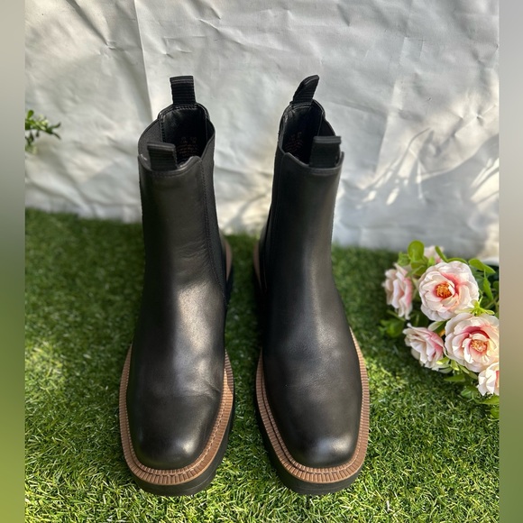 EDELMAN
Laguna Chelsea boots black size 7.5 gently used
$205 - Picture 12 of 16